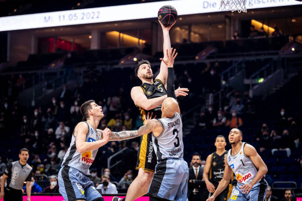 两队在上半 两队在上半