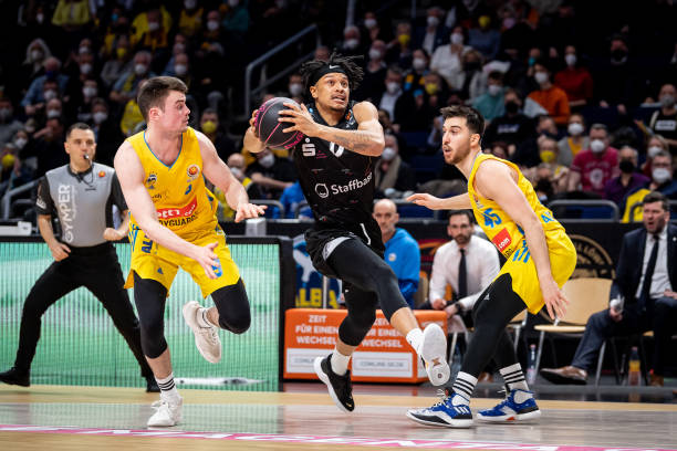 以瓦尔迪为 以瓦尔迪为